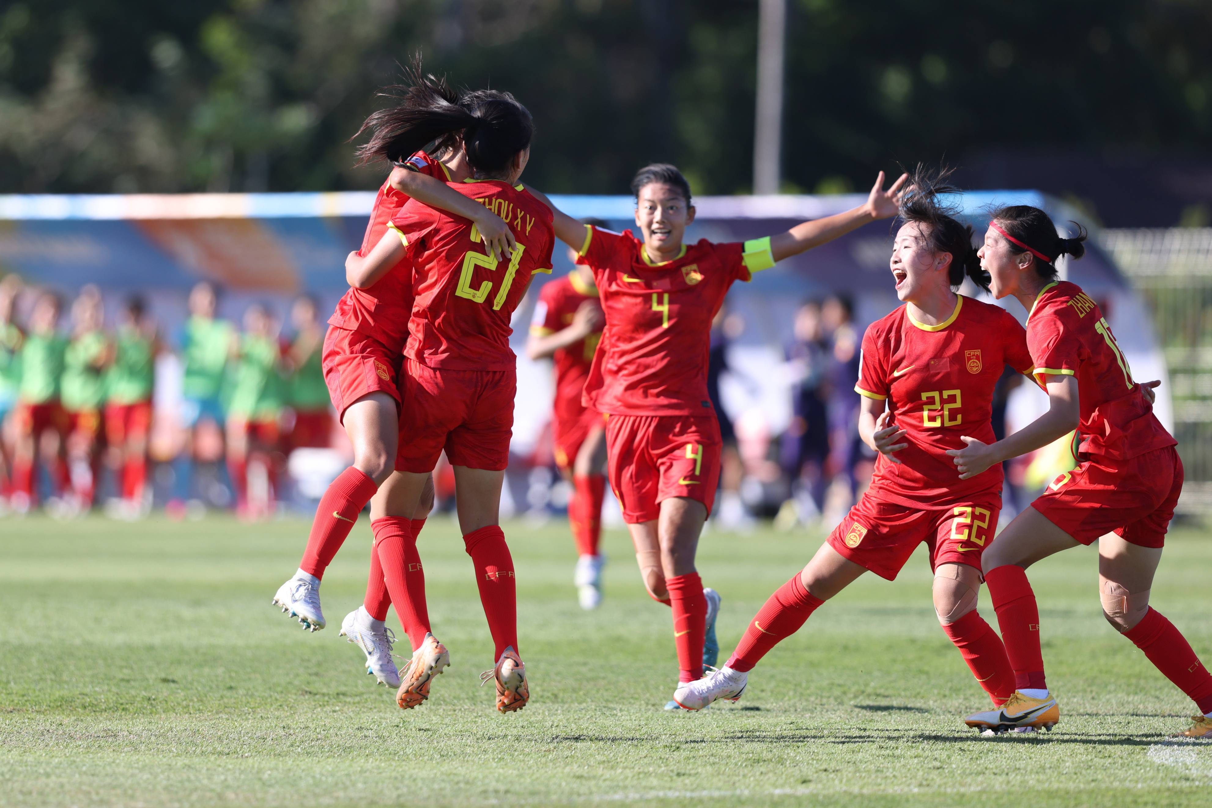 包含中国女足连胜创佳绩，备战下一场比赛的词条