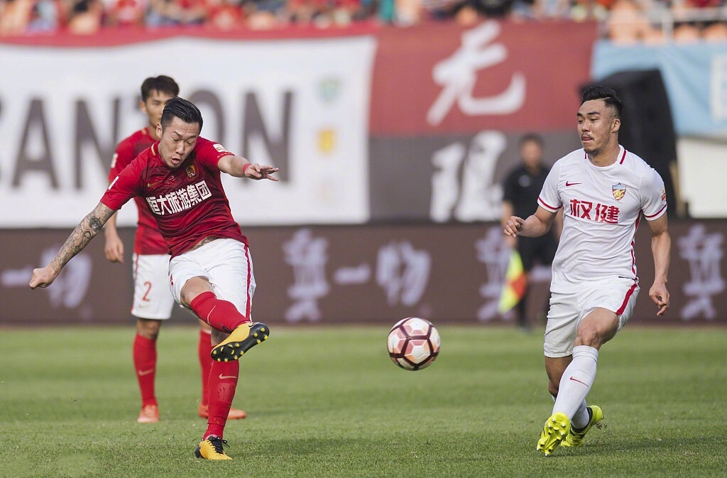 关于恒大客场战平权健，保持不败，积分领先的信息