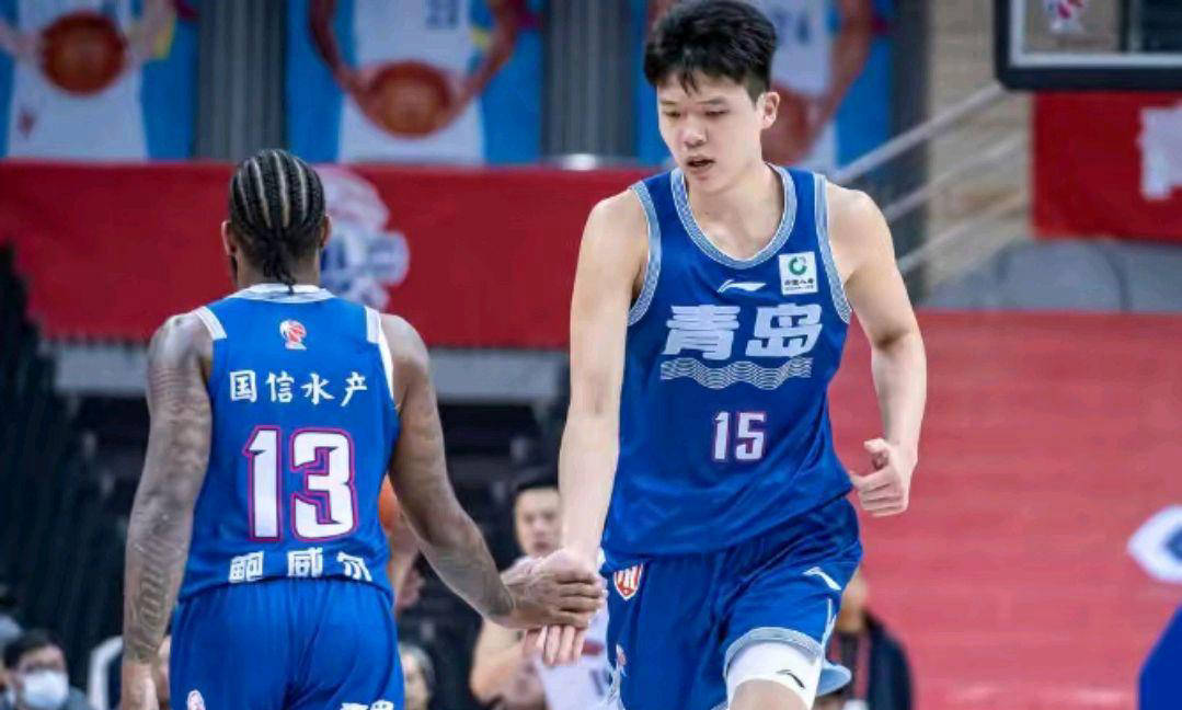 青岛男篮外援表现稳定，为球队带来胜利的简单介绍