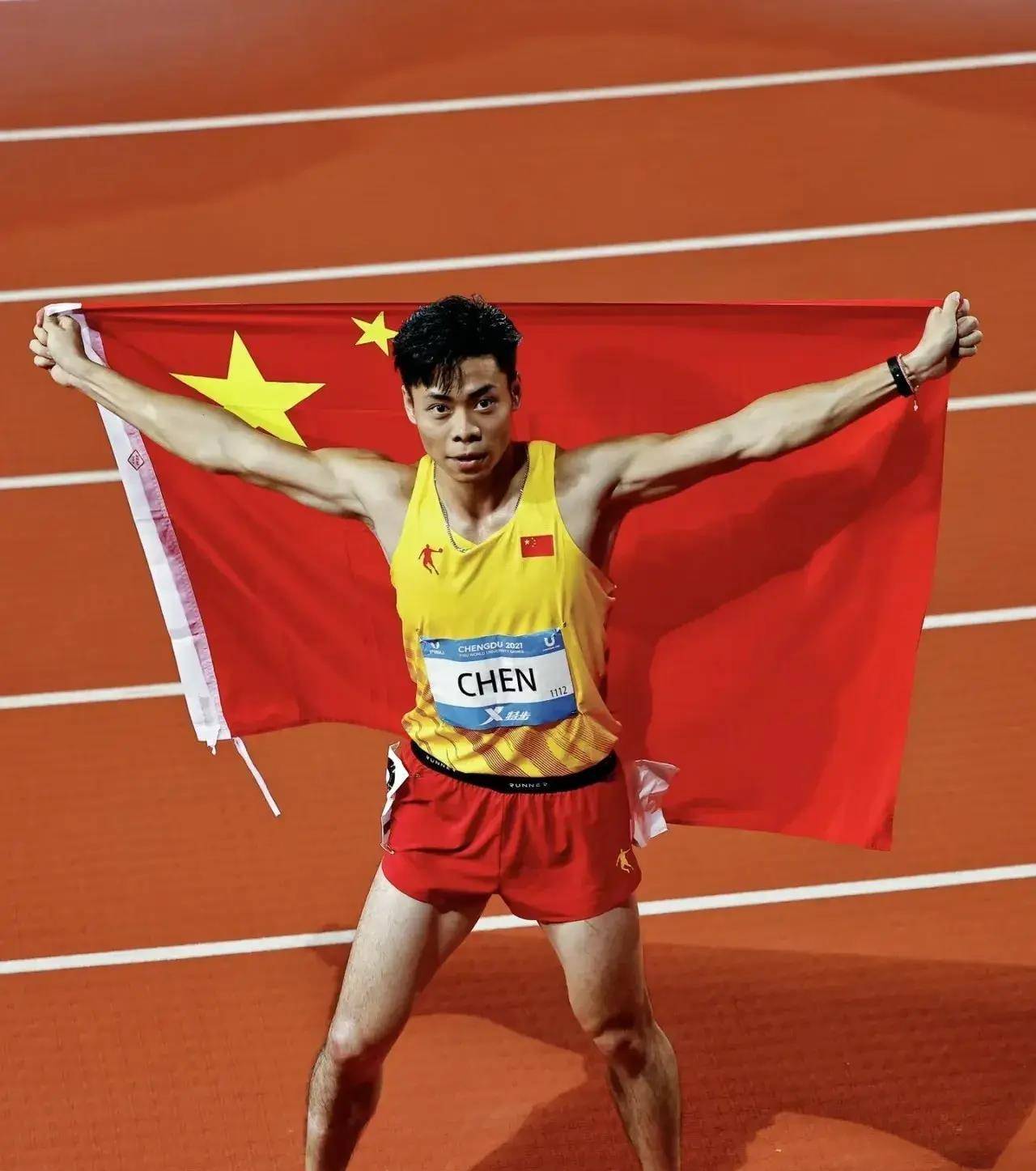 短跑比赛现场火爆！众多选手表现突出的简单介绍