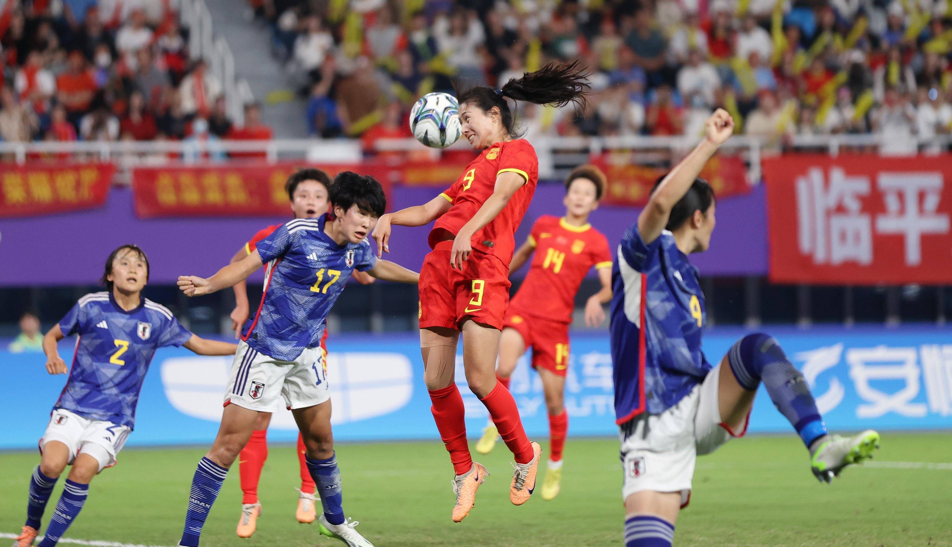 国际足球比赛中的女子足球团队