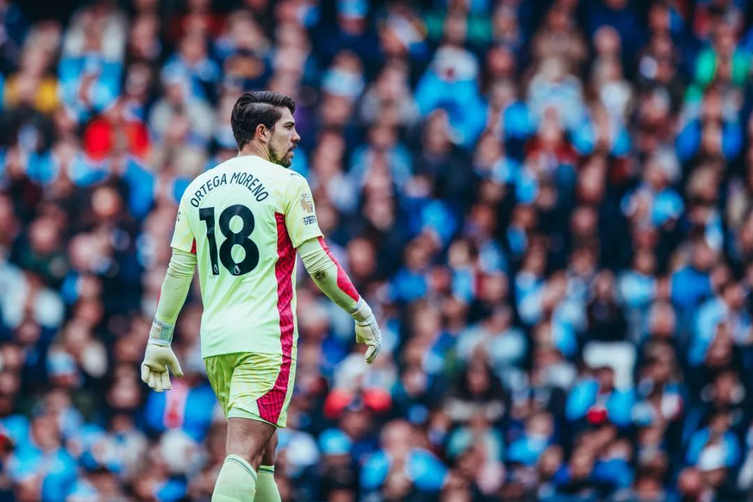 曼城继续保持不败，客场战平阿森纳