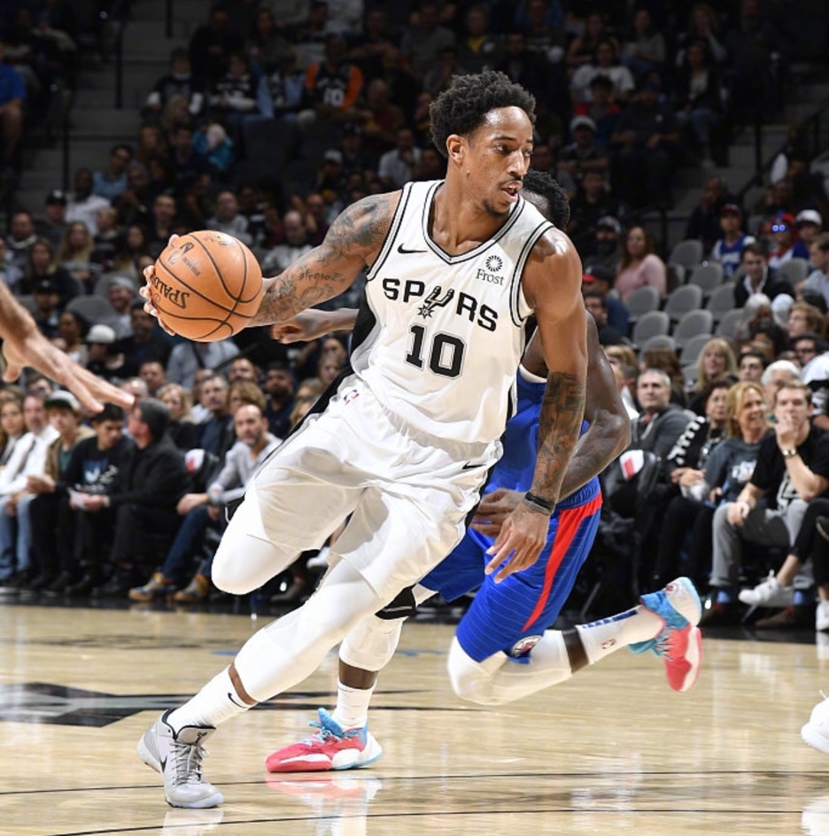 包含马刺逆转凯尔特人，德罗赞双20+10的词条