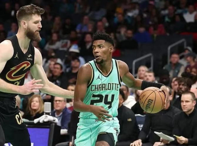 勇士逆转黄蜂继续赢球