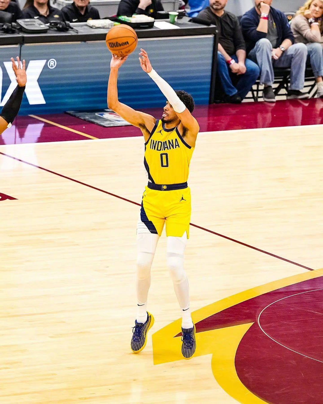 步行者主场击败篮网，布罗格登逆转绝杀