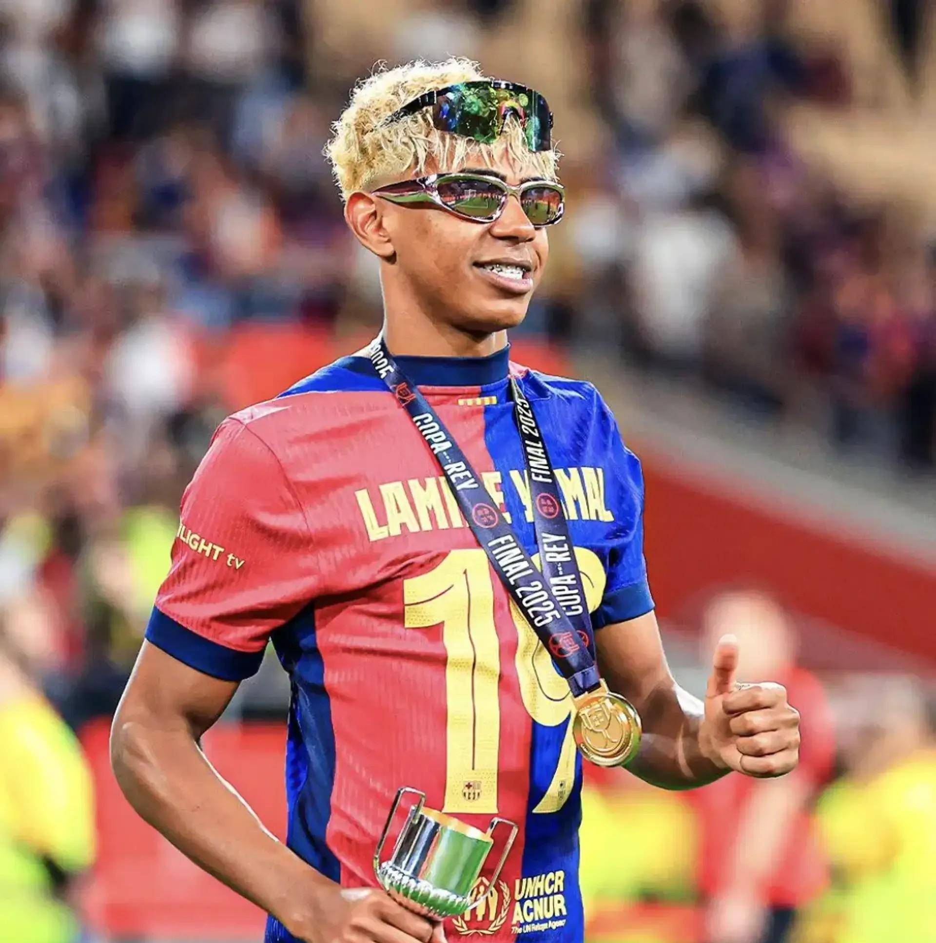 足球官方发布赛后数据，表现引争议的简单介绍