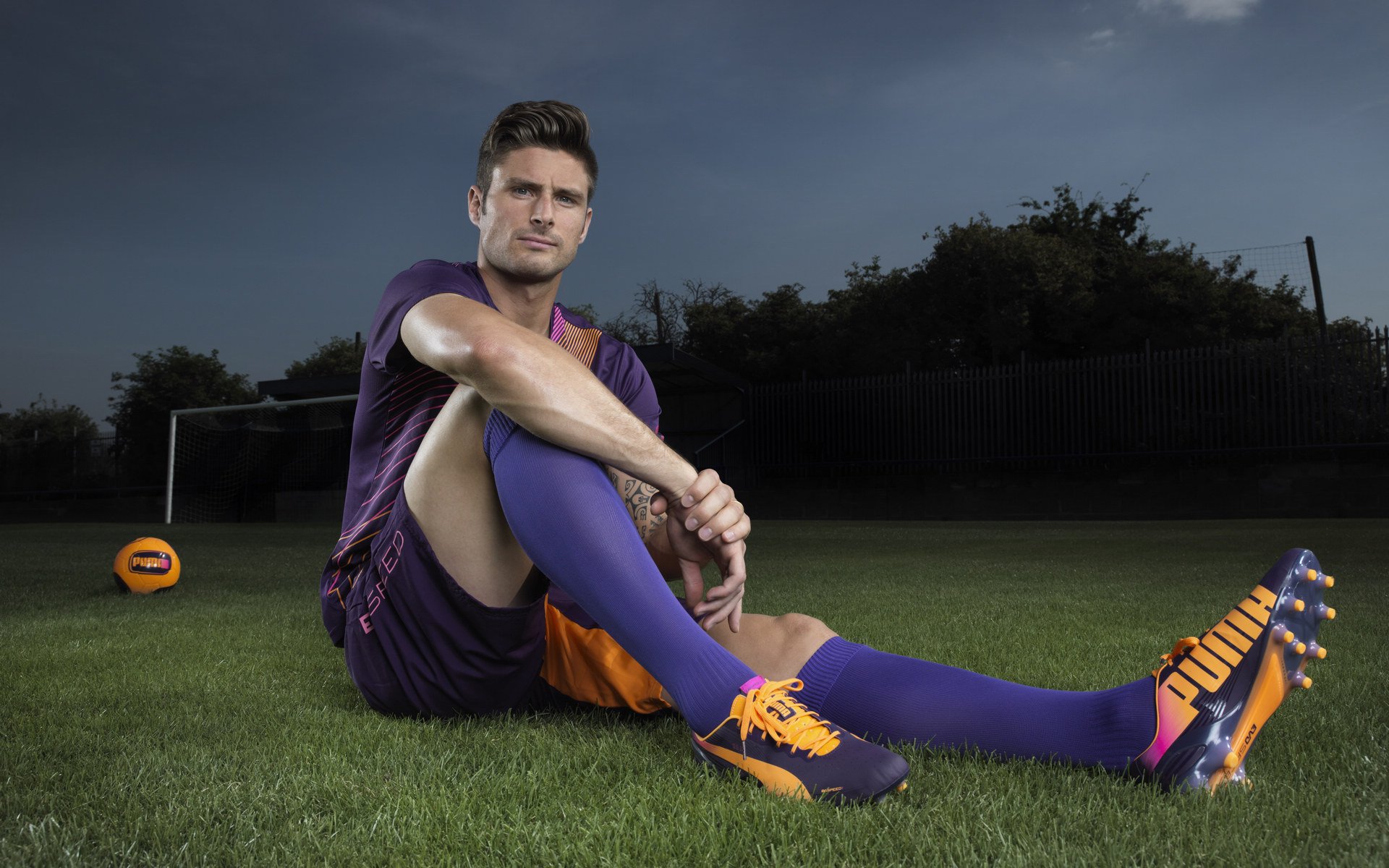 阿圭罗的铁幕，当锋线杀手化身铜墙铁壁