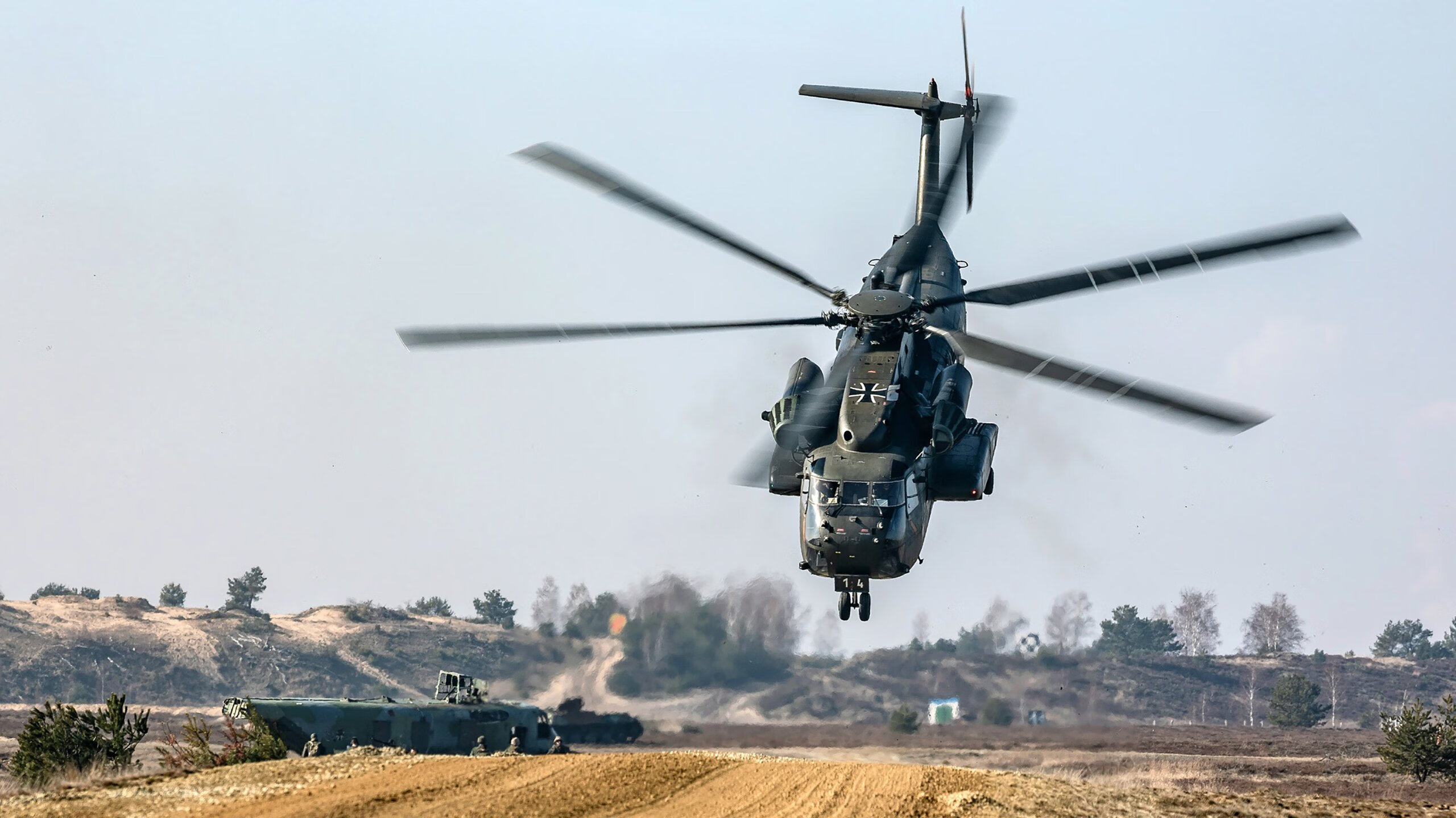 太阳血拼猛龙，霍勒迪，那个在神话战争边缘写就凡人史诗的关键先生